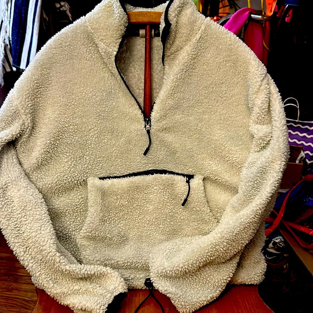 Fleece pullover with pockets!